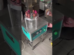 লিপস্টিক ছড়িয়ে সোনার গুঁড়া মেশিন